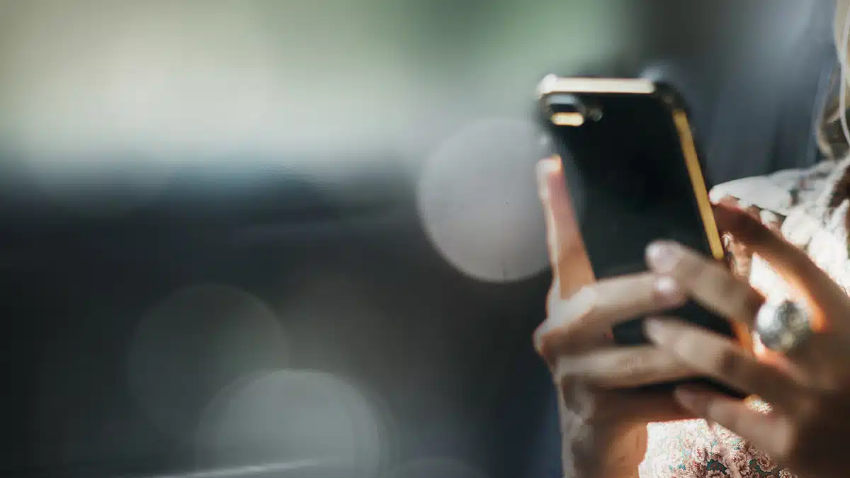 8 sinais de traição no celular